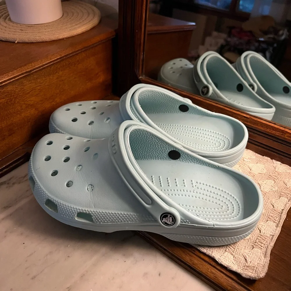 CROCS comfortable slip